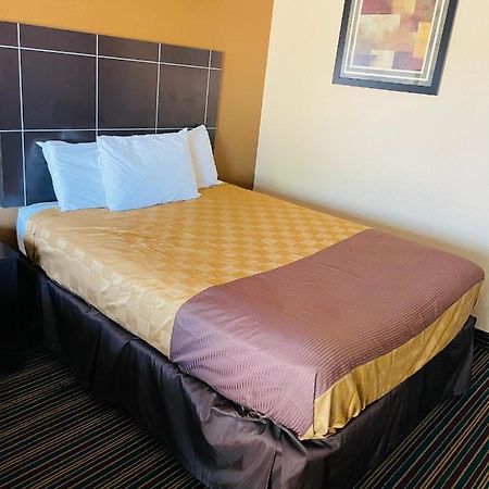Sona Inn Dilley Bagian luar foto