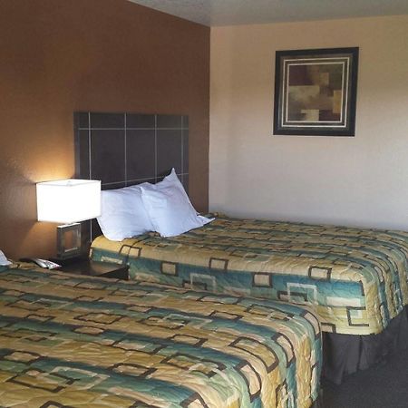 Sona Inn Dilley Bagian luar foto